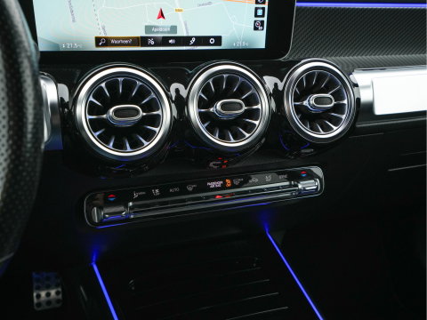Mercedes-Benz GLB 200 Premium (INCL.BTW) Aut. *LEATHER-MICROFIBRE | FULL-LED | BLIND-SPOT | AMBIENT-LIGHT | WIDE-SCREEN-DIGICOCKPIT | HEATED-SPORTSEATS | CAMERA | KEYLESS | NAVI-FULLMAP | DAB+ | PRIVACY-GLASS | PDC | CRUI