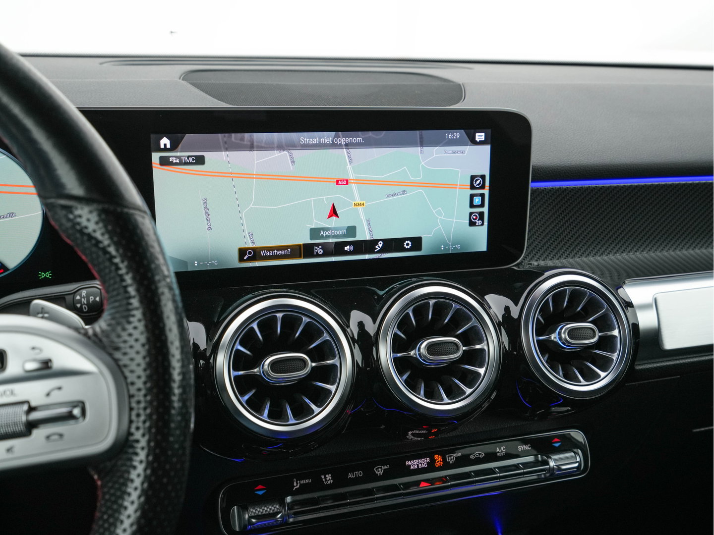 Mercedes-Benz GLB 200 Premium (INCL.BTW) Aut. *LEATHER-MICROFIBRE | FULL-LED | BLIND-SPOT | AMBIENT-LIGHT | WIDE-SCREEN-DIGICOCKPIT | HEATED-SPORTSEATS | CAMERA | KEYLESS | NAVI-FULLMAP | DAB+ | PRIVACY-GLASS | PDC | CRUI