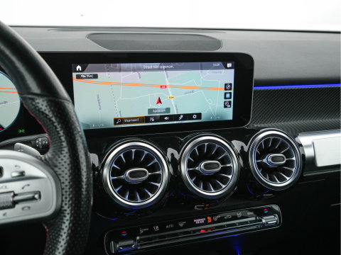 Mercedes-Benz GLB 200 Premium (INCL.BTW) Aut. *LEATHER-MICROFIBRE | FULL-LED | BLIND-SPOT | AMBIENT-LIGHT | WIDE-SCREEN-DIGICOCKPIT | HEATED-SPORTSEATS | CAMERA | KEYLESS | NAVI-FULLMAP | DAB+ | PRIVACY-GLASS | PDC | CRUI