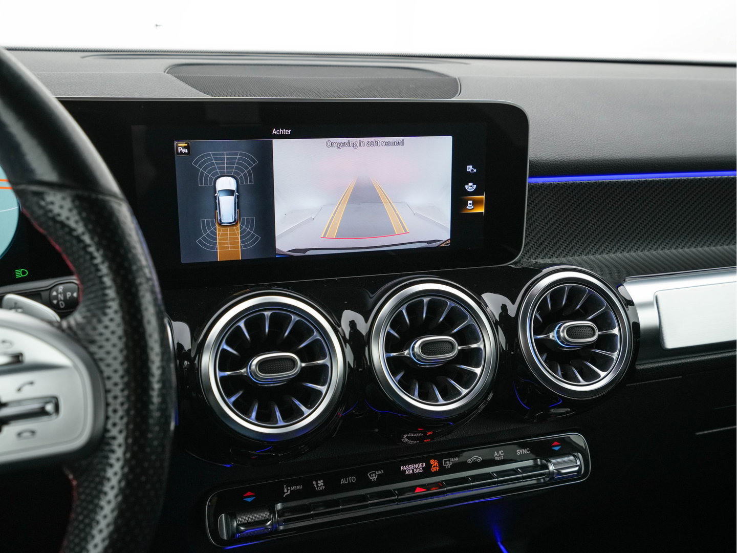 Mercedes-Benz GLB 200 Premium (INCL.BTW) Aut. *LEATHER-MICROFIBRE | FULL-LED | BLIND-SPOT | AMBIENT-LIGHT | WIDE-SCREEN-DIGICOCKPIT | HEATED-SPORTSEATS | CAMERA | KEYLESS | NAVI-FULLMAP | DAB+ | PRIVACY-GLASS | PDC | CRUI