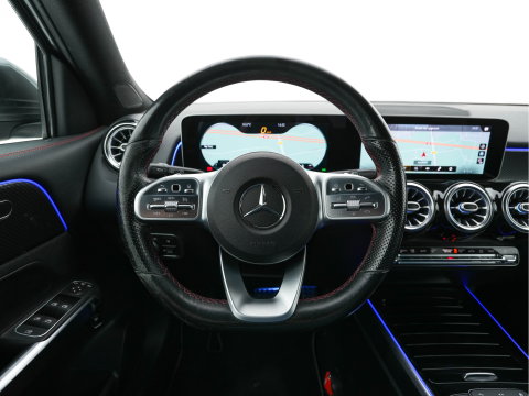 Mercedes-Benz GLB 200 Premium (INCL.BTW) Aut. *LEATHER-MICROFIBRE | FULL-LED | BLIND-SPOT | AMBIENT-LIGHT | WIDE-SCREEN-DIGICOCKPIT | HEATED-SPORTSEATS | CAMERA | KEYLESS | NAVI-FULLMAP | DAB+ | PRIVACY-GLASS | PDC | CRUI