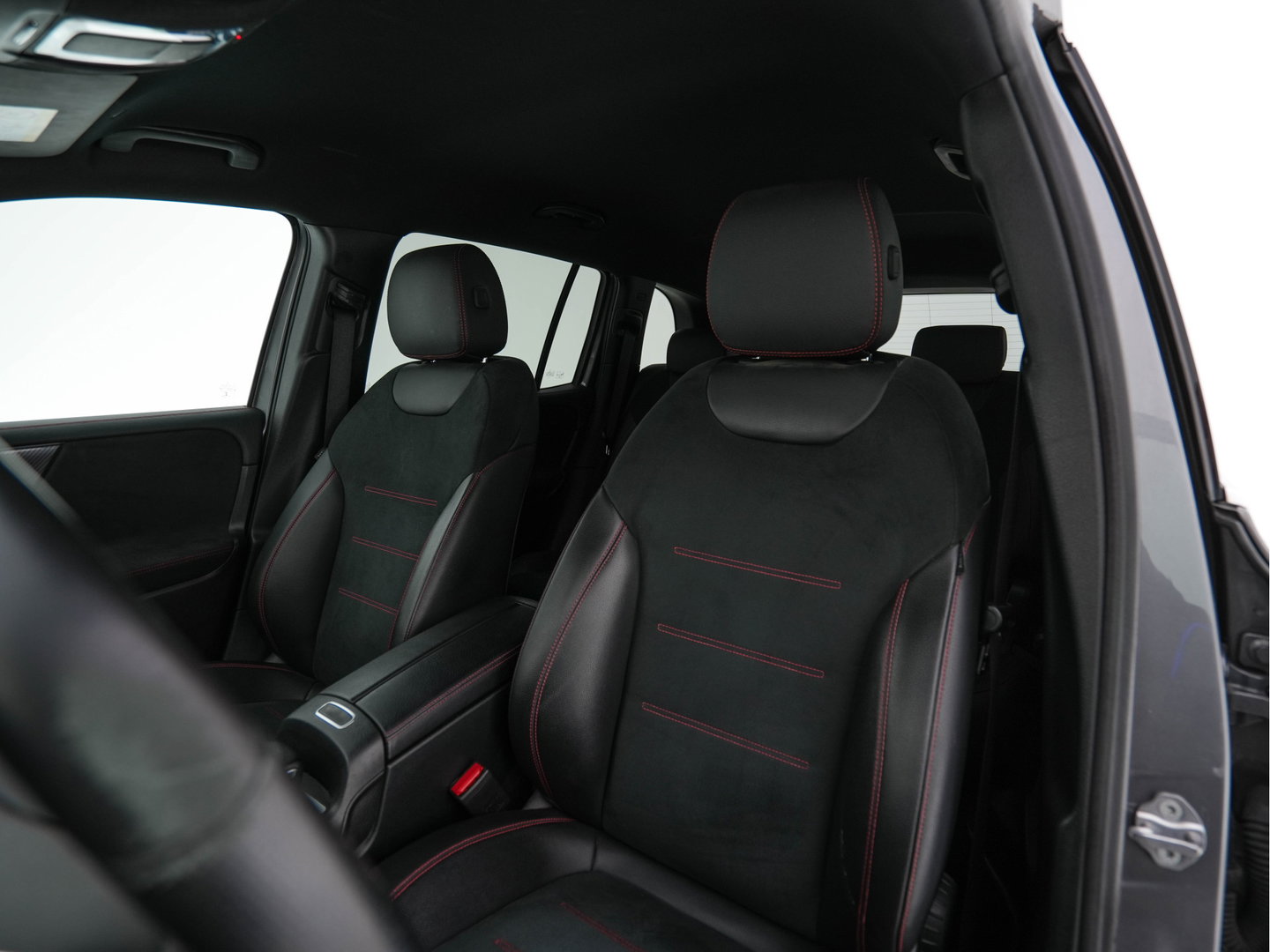 Mercedes-Benz GLB 200 Premium (INCL.BTW) Aut. *LEATHER-MICROFIBRE | FULL-LED | BLIND-SPOT | AMBIENT-LIGHT | WIDE-SCREEN-DIGICOCKPIT | HEATED-SPORTSEATS | CAMERA | KEYLESS | NAVI-FULLMAP | DAB+ | PRIVACY-GLASS | PDC | CRUI