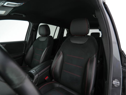 Mercedes-Benz GLB 200 Premium (INCL.BTW) Aut. *LEATHER-MICROFIBRE | FULL-LED | BLIND-SPOT | AMBIENT-LIGHT | WIDE-SCREEN-DIGICOCKPIT | HEATED-SPORTSEATS | CAMERA | KEYLESS | NAVI-FULLMAP | DAB+ | PRIVACY-GLASS | PDC | CRUI