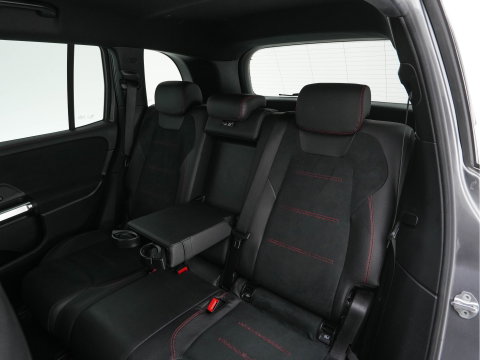Mercedes-Benz GLB 200 Premium (INCL.BTW) Aut. *LEATHER-MICROFIBRE | FULL-LED | BLIND-SPOT | AMBIENT-LIGHT | WIDE-SCREEN-DIGICOCKPIT | HEATED-SPORTSEATS | CAMERA | KEYLESS | NAVI-FULLMAP | DAB+ | PRIVACY-GLASS | PDC | CRUI