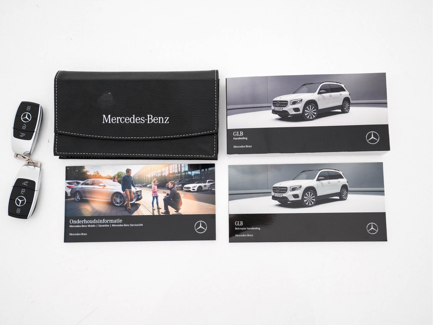 Mercedes-Benz GLB 200 Premium (INCL.BTW) Aut. *LEATHER-MICROFIBRE | FULL-LED | BLIND-SPOT | AMBIENT-LIGHT | WIDE-SCREEN-DIGICOCKPIT | HEATED-SPORTSEATS | CAMERA | KEYLESS | NAVI-FULLMAP | DAB+ | PRIVACY-GLASS | PDC | CRUI