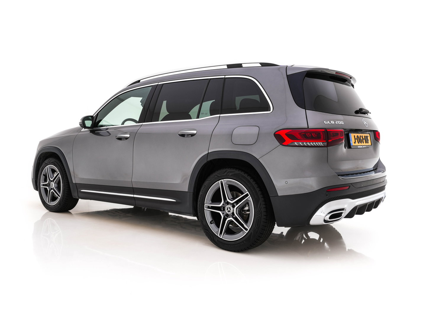Mercedes-Benz GLB 200 Premium (INCL.BTW) Aut. *LEATHER-MICROFIBRE | FULL-LED | BLIND-SPOT | AMBIENT-LIGHT | WIDE-SCREEN-DIGICOCKPIT | HEATED-SPORTSEATS | CAMERA | KEYLESS | NAVI-FULLMAP | DAB+ | PRIVACY-GLASS | PDC | CRUI