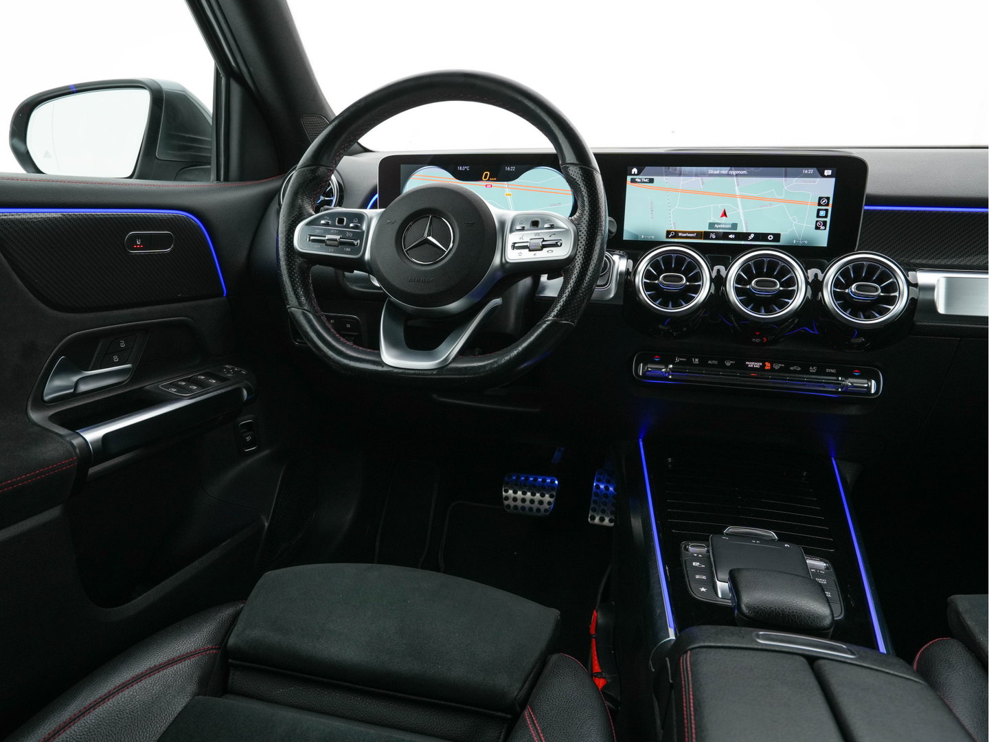 Mercedes-Benz GLB 200 Premium (INCL.BTW) Aut. *LEATHER-MICROFIBRE | FULL-LED | BLIND-SPOT | AMBIENT-LIGHT | WIDE-SCREEN-DIGICOCKPIT | HEATED-SPORTSEATS | CAMERA | KEYLESS | NAVI-FULLMAP | DAB+ | PRIVACY-GLASS | PDC | CRUI