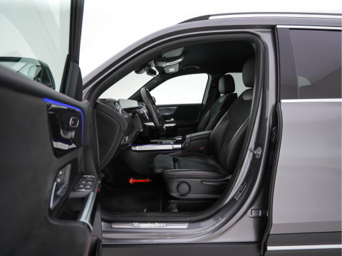 Mercedes-Benz GLB 200 Premium (INCL.BTW) Aut. *LEATHER-MICROFIBRE | FULL-LED | BLIND-SPOT | AMBIENT-LIGHT | WIDE-SCREEN-DIGICOCKPIT | HEATED-SPORTSEATS | CAMERA | KEYLESS | NAVI-FULLMAP | DAB+ | PRIVACY-GLASS | PDC | CRUI