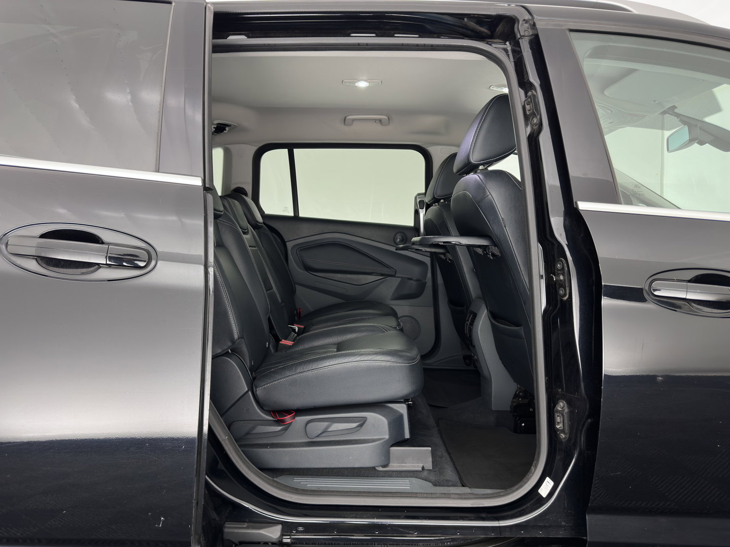 Ford Grand C-Max 2.0 TDCi Titanium Aut. *LEATHER | KEYLESS | HEATED-COMFORTSEATS | PRIVACY-GLASS | ECC | TOWBAR | 17"ALU*