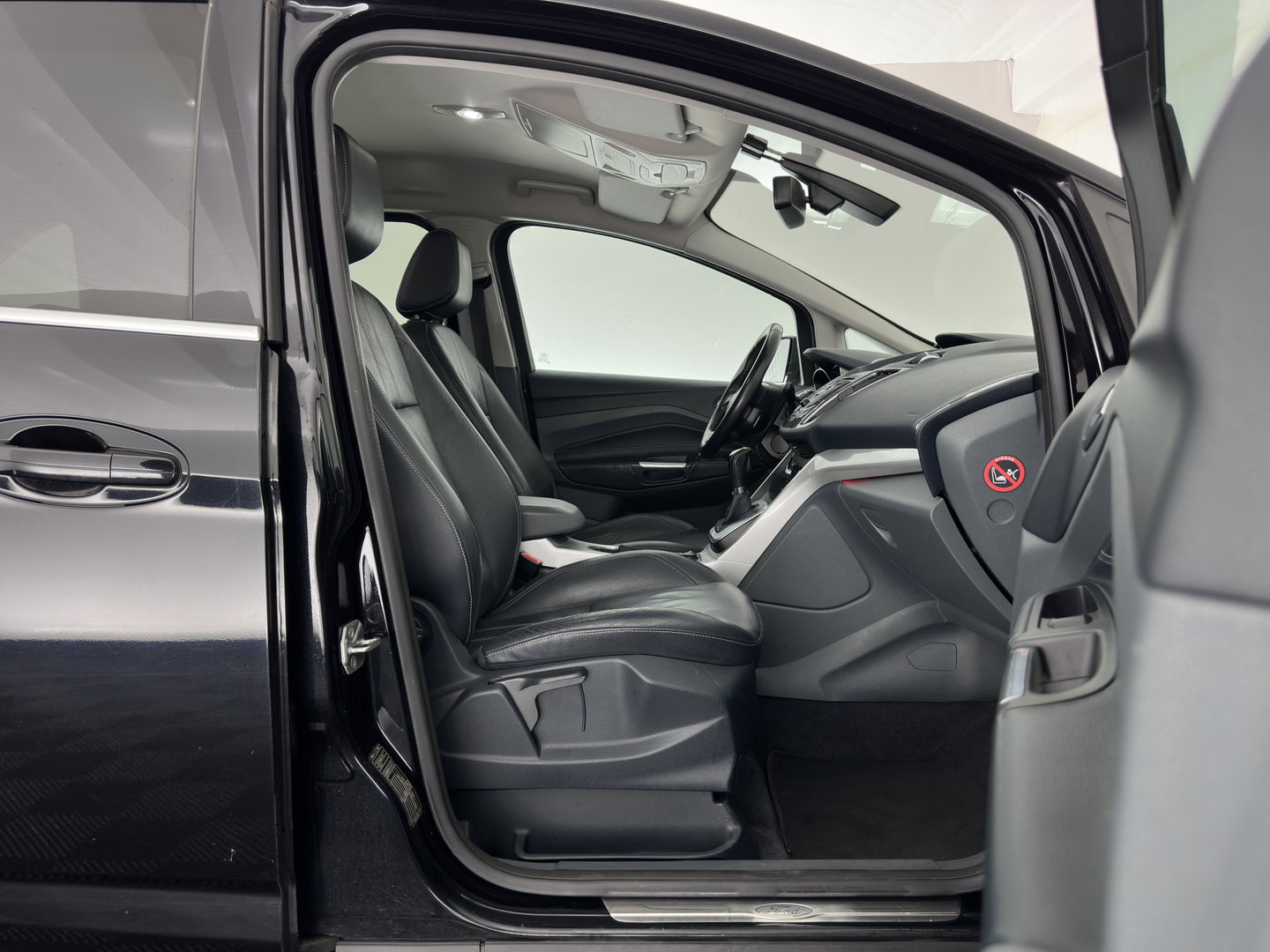 Ford Grand C-Max 2.0 TDCi Titanium Aut. *LEATHER | KEYLESS | HEATED-COMFORTSEATS | PRIVACY-GLASS | ECC | TOWBAR | 17"ALU*