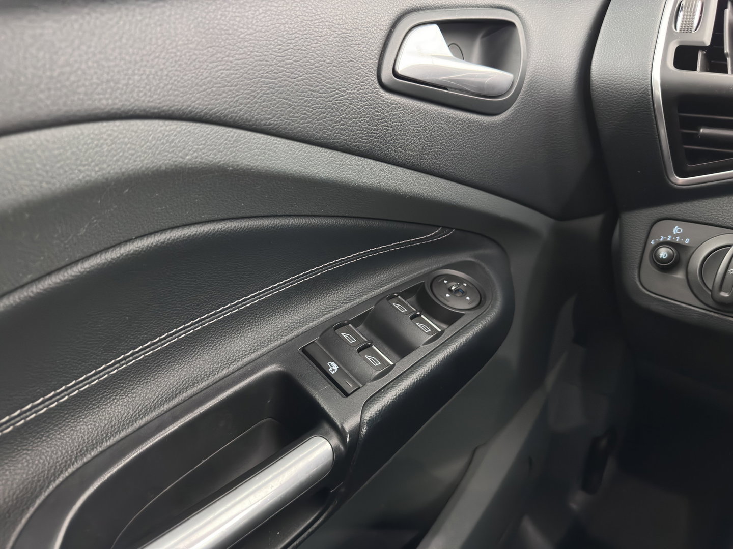 Ford Grand C-Max 2.0 TDCi Titanium Aut. *LEATHER | KEYLESS | HEATED-COMFORTSEATS | PRIVACY-GLASS | ECC | TOWBAR | 17"ALU*