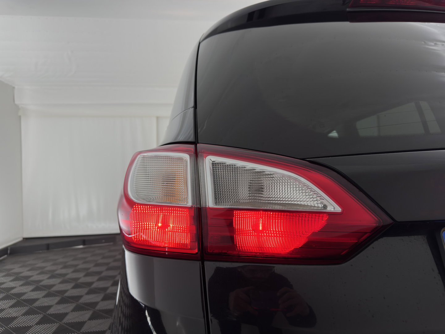 Ford Grand C-Max 2.0 TDCi Titanium Aut. *LEATHER | KEYLESS | HEATED-COMFORTSEATS | PRIVACY-GLASS | ECC | TOWBAR | 17"ALU*