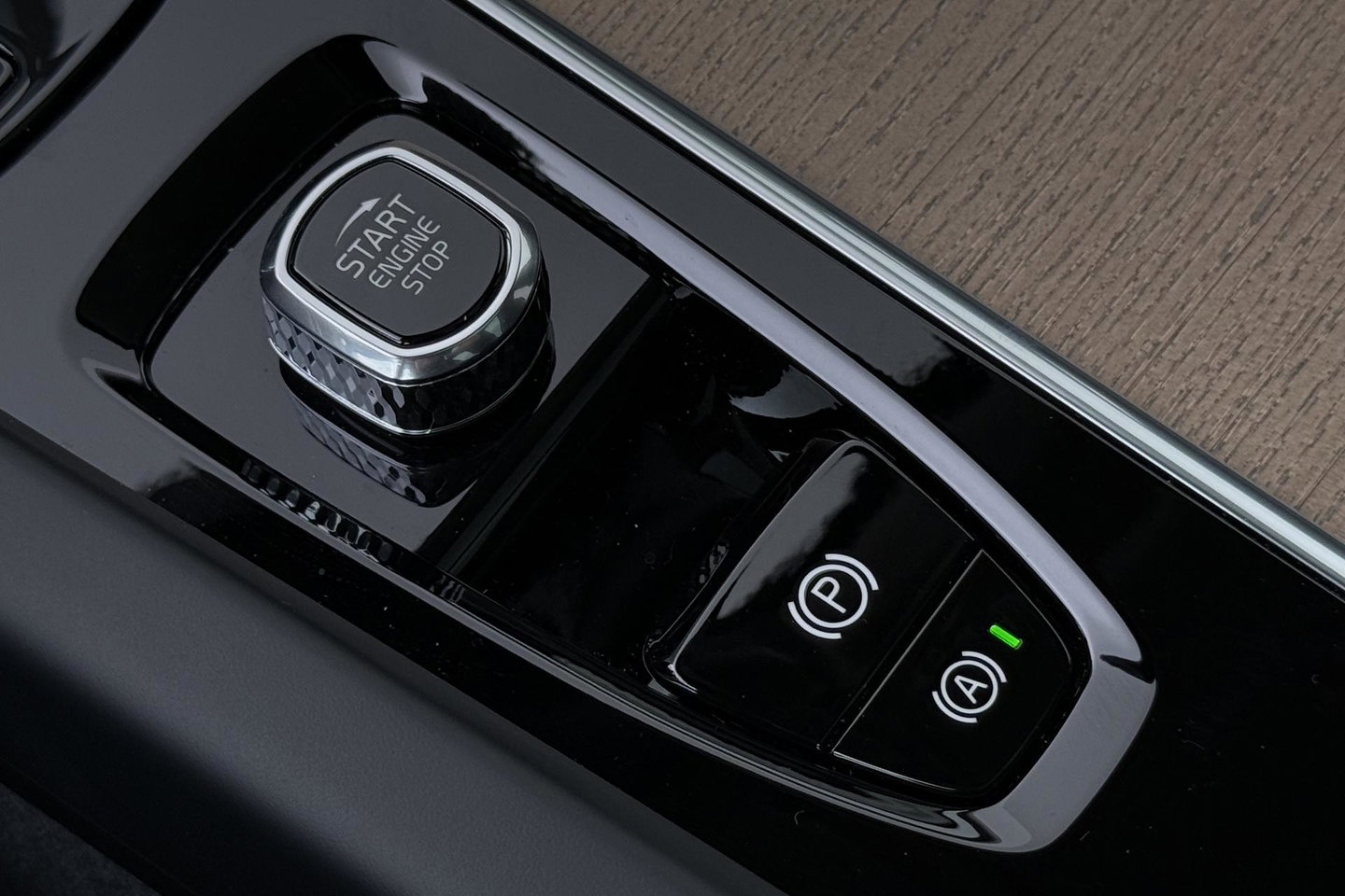 Volvo XC60 T8 Plus Dark | FACELIFT | ACC | Panoramadak | Head-Up | Harman/Kardon | 360° Camera | BLIS