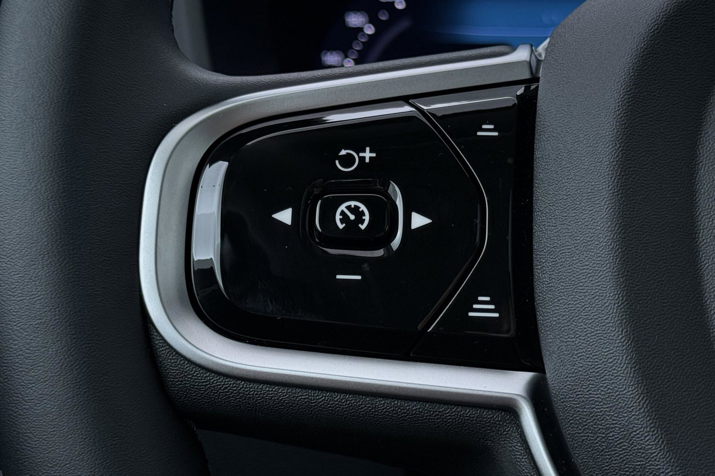 Volvo XC60 T8 Plus Dark | FACELIFT | ACC | Panoramadak | Head-Up | Harman/Kardon | 360° Camera | BLIS