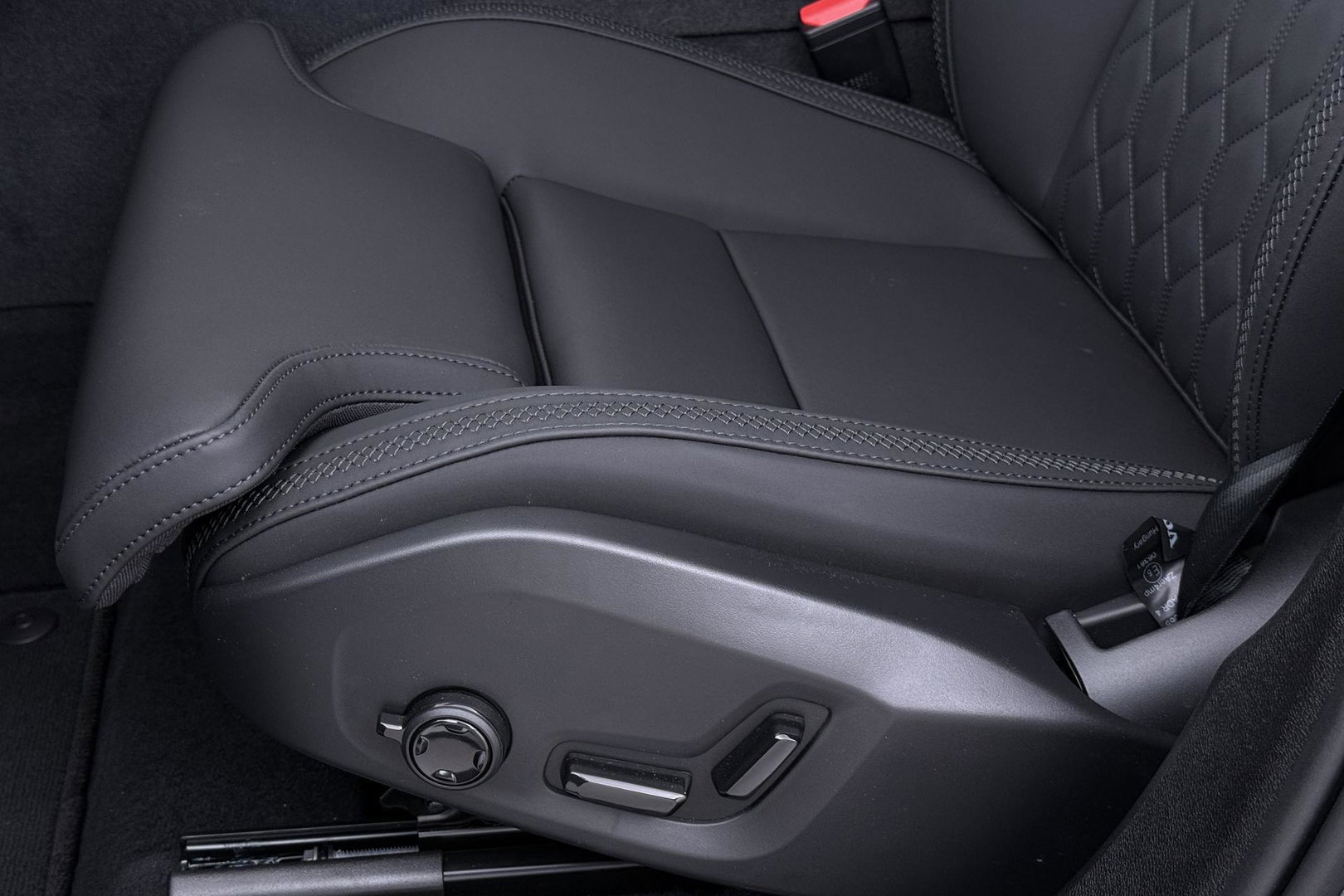 Volvo XC60 T8 Plus Dark | FACELIFT | ACC | Panoramadak | Head-Up | Harman/Kardon | 360° Camera | BLIS