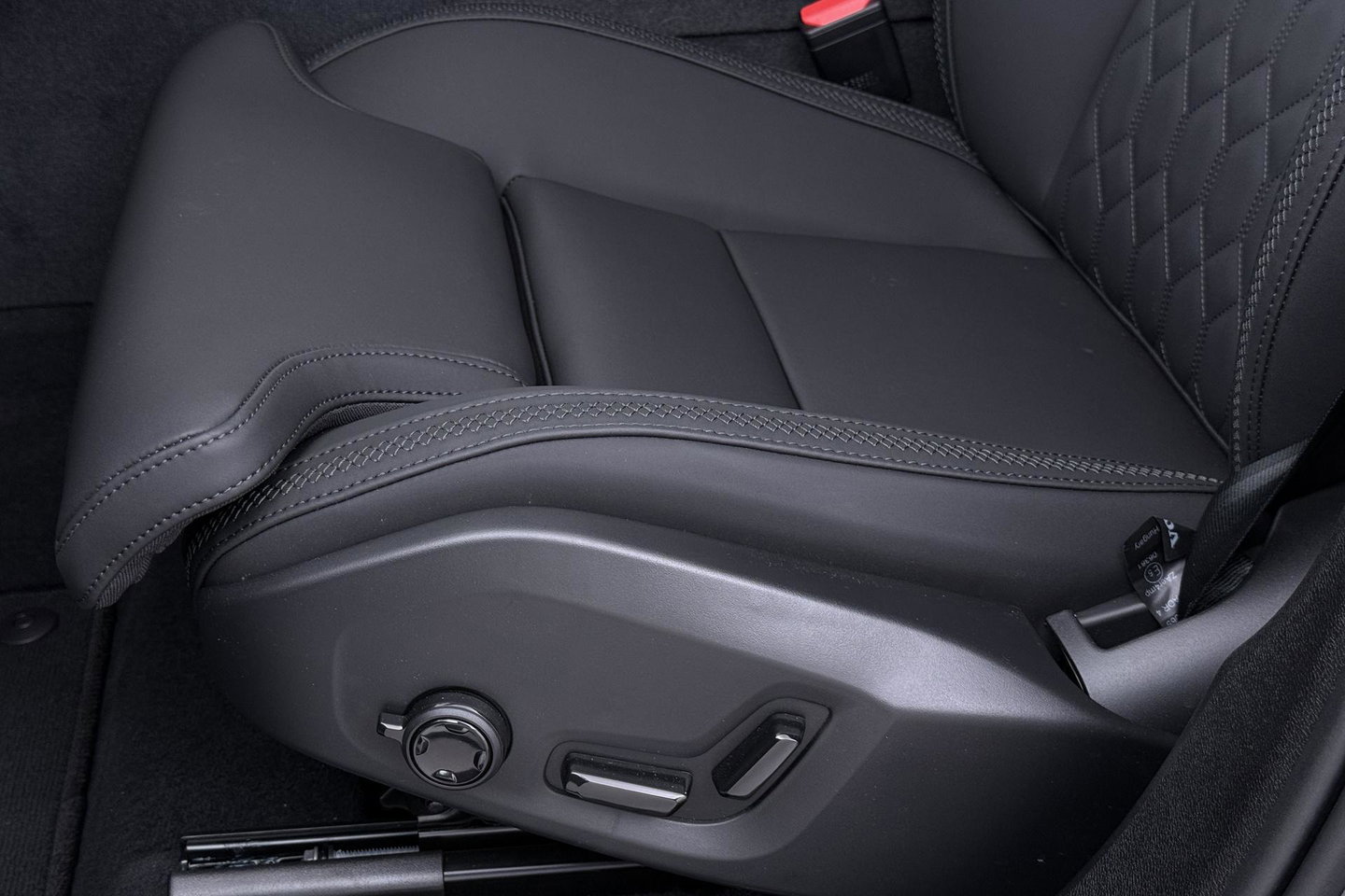 Volvo XC60 T8 Plus Dark | FACELIFT | ACC | Panoramadak | Head-Up | Harman/Kardon | 360° Camera | BLIS