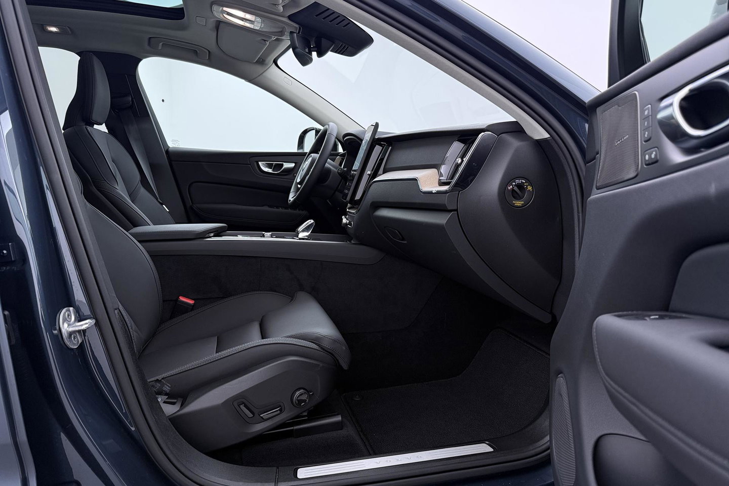 Volvo XC60 T8 Plus Dark | FACELIFT | ACC | Panoramadak | Head-Up | Harman/Kardon | 360° Camera | BLIS