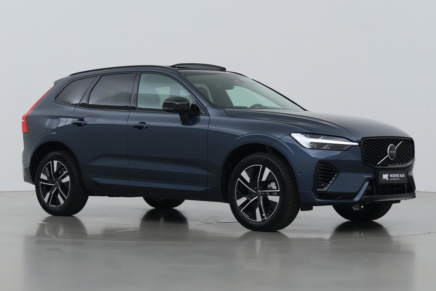 Volvo XC60 T8 Plus Dark | FACELIFT | ACC | Panoramadak | Head-Up | Harman/Kardon | 360° Camera | BLIS