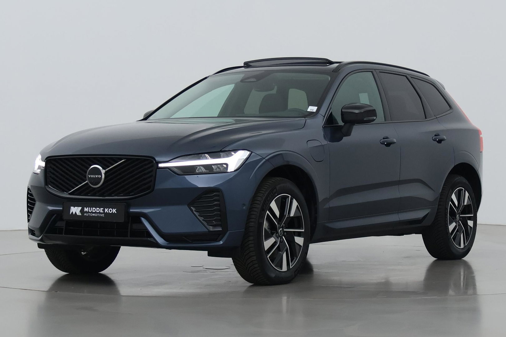 Volvo XC60 T8 Plus Dark | FACELIFT | ACC | Panoramadak | Head-Up | Harman/Kardon | 360° Camera | BLIS
