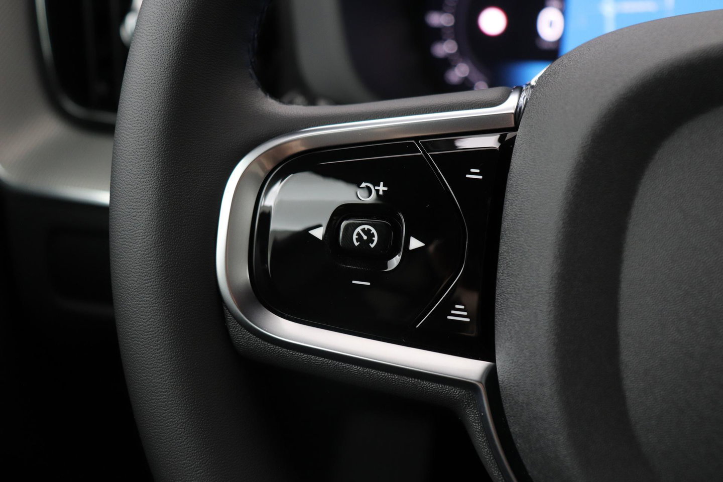 Volvo XC60 T8 Plus Black Edition | Harman/Kardon | ACC | 360° Camera | BLIS | Stoel+Stuurverwarming | Keyless | 21 Inch