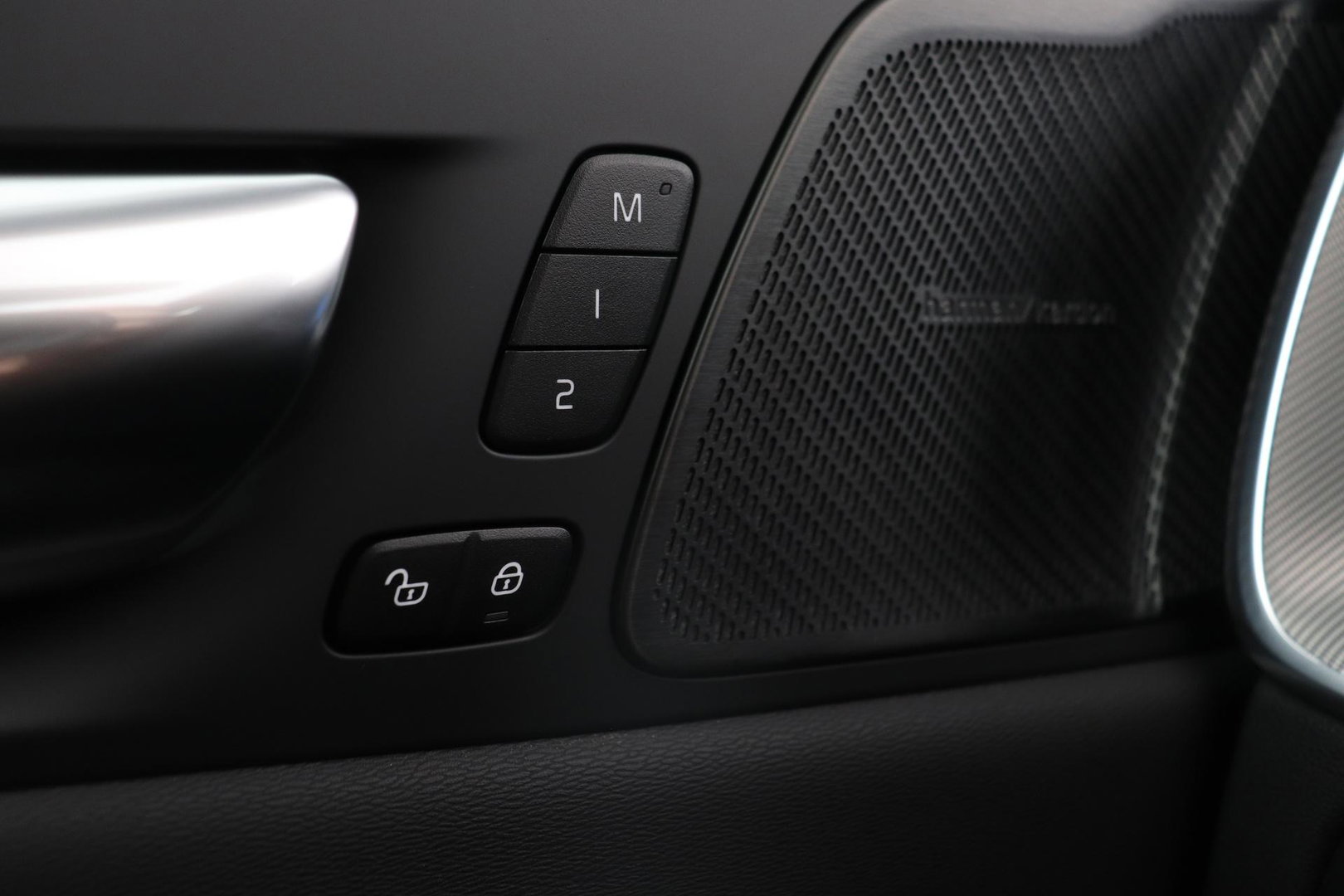 Volvo XC60 T8 Plus Black Edition | Harman/Kardon | ACC | 360° Camera | BLIS | Stoel+Stuurverwarming | Keyless | 21 Inch