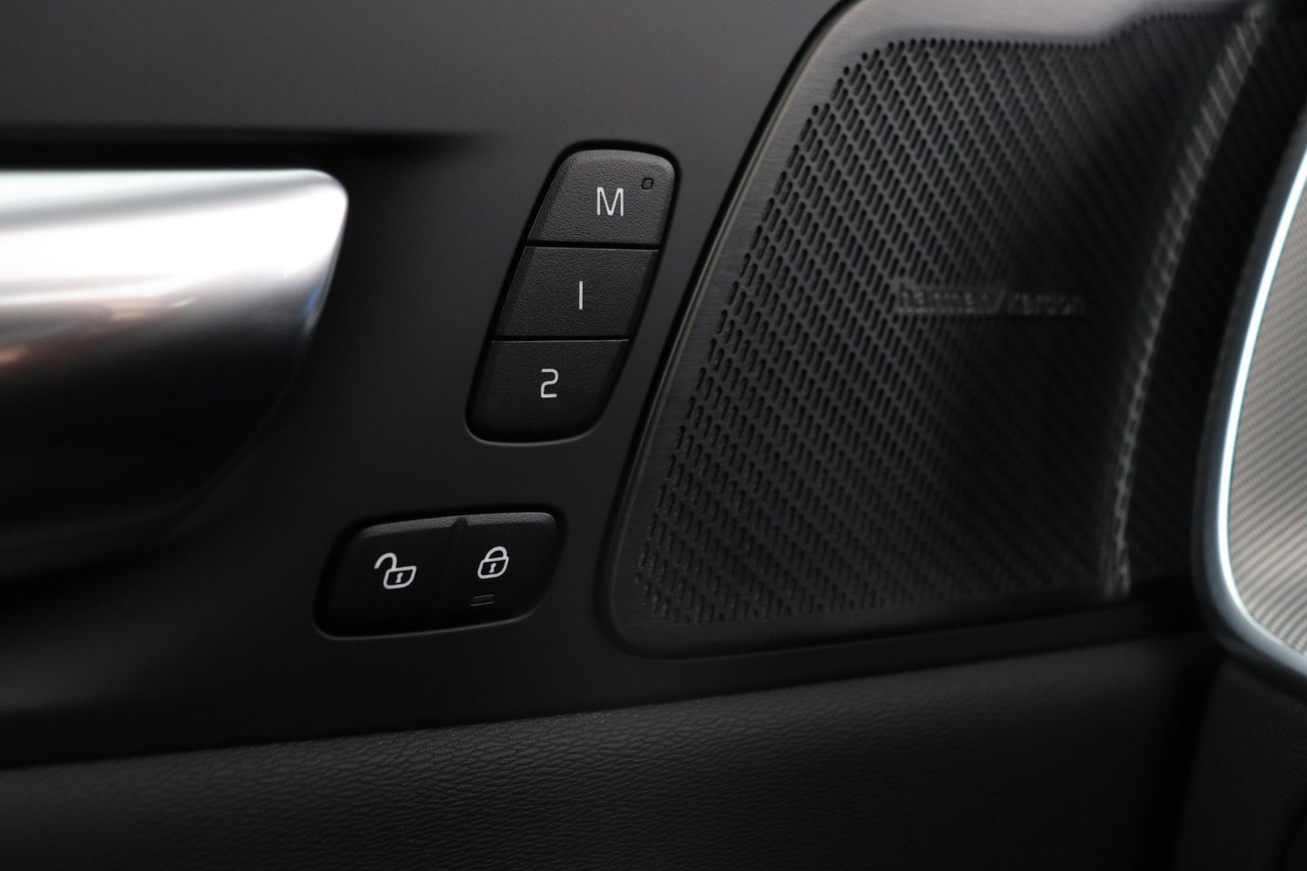 Volvo XC60 T8 Plus Black Edition | Harman/Kardon | ACC | 360° Camera | BLIS | Stoel+Stuurverwarming | Keyless | 21 Inch
