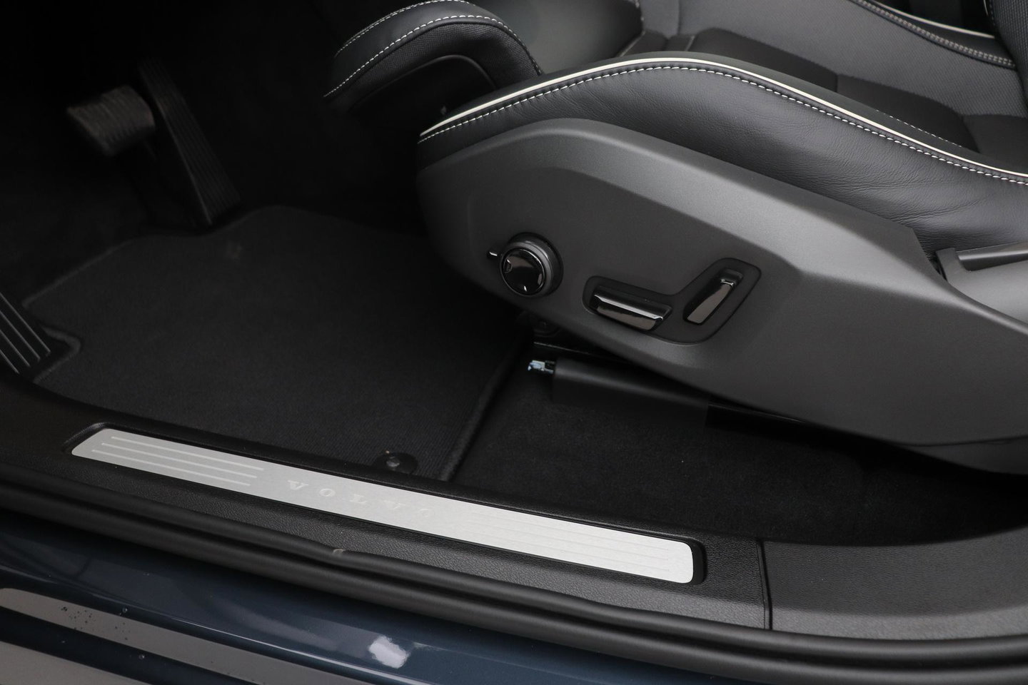 Volvo XC60 T8 Plus Black Edition | Harman/Kardon | ACC | 360° Camera | BLIS | Stoel+Stuurverwarming | Keyless | 21 Inch