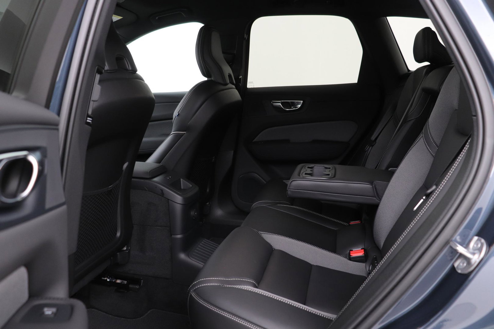 Volvo XC60 T8 Plus Black Edition | Harman/Kardon | ACC | 360° Camera | BLIS | Stoel+Stuurverwarming | Keyless | 21 Inch