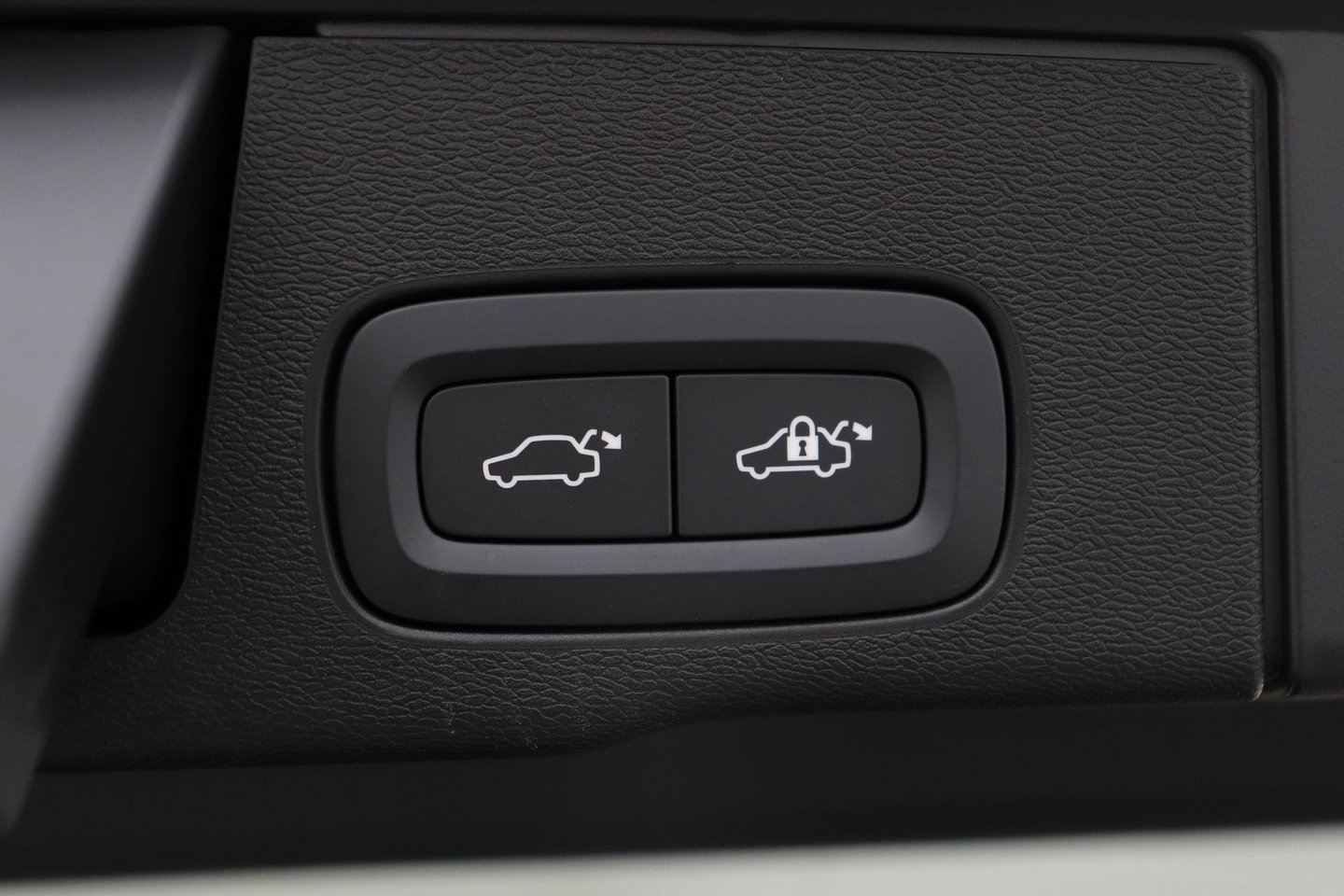 Volvo XC60 T8 Plus Black Edition | Harman/Kardon | ACC | 360° Camera | BLIS | Stoel+Stuurverwarming | Keyless | 21 Inch