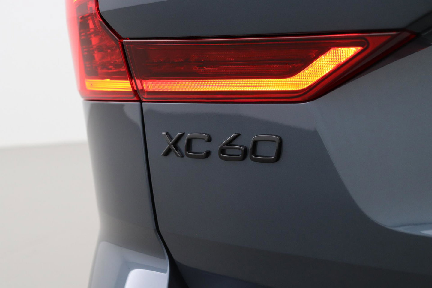 Volvo XC60 T8 Plus Black Edition | Harman/Kardon | ACC | 360° Camera | BLIS | Stoel+Stuurverwarming | Keyless | 21 Inch