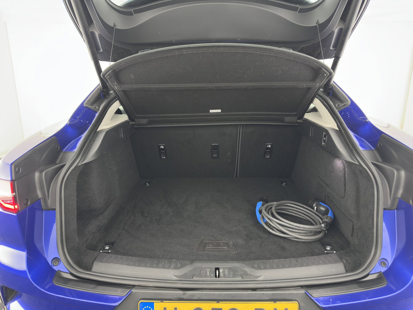 Jaguar I-PACE EV400 Business Edition SE 90 kWh Aut. *PANO | LEATHER | FULL-LED | HEATED-SPORTSEATS | MEMORY-PACK | BLIND-SPOT | MERIDIAN-SOUND | DIGI-COCKPIT | PRIVACY-GLASS | AMBIENT-LIGHT | CAMERA | KEYLESS | 20''ALU*