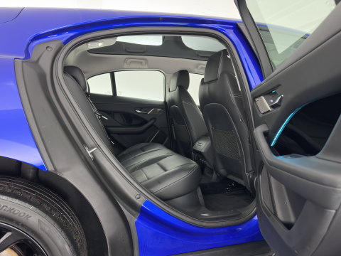 Jaguar I-PACE EV400 Business Edition SE 90 kWh Aut. *PANO | LEATHER | FULL-LED | HEATED-SPORTSEATS | MEMORY-PACK | BLIND-SPOT | MERIDIAN-SOUND | DIGI-COCKPIT | PRIVACY-GLASS | AMBIENT-LIGHT | CAMERA | KEYLESS | 20''ALU*