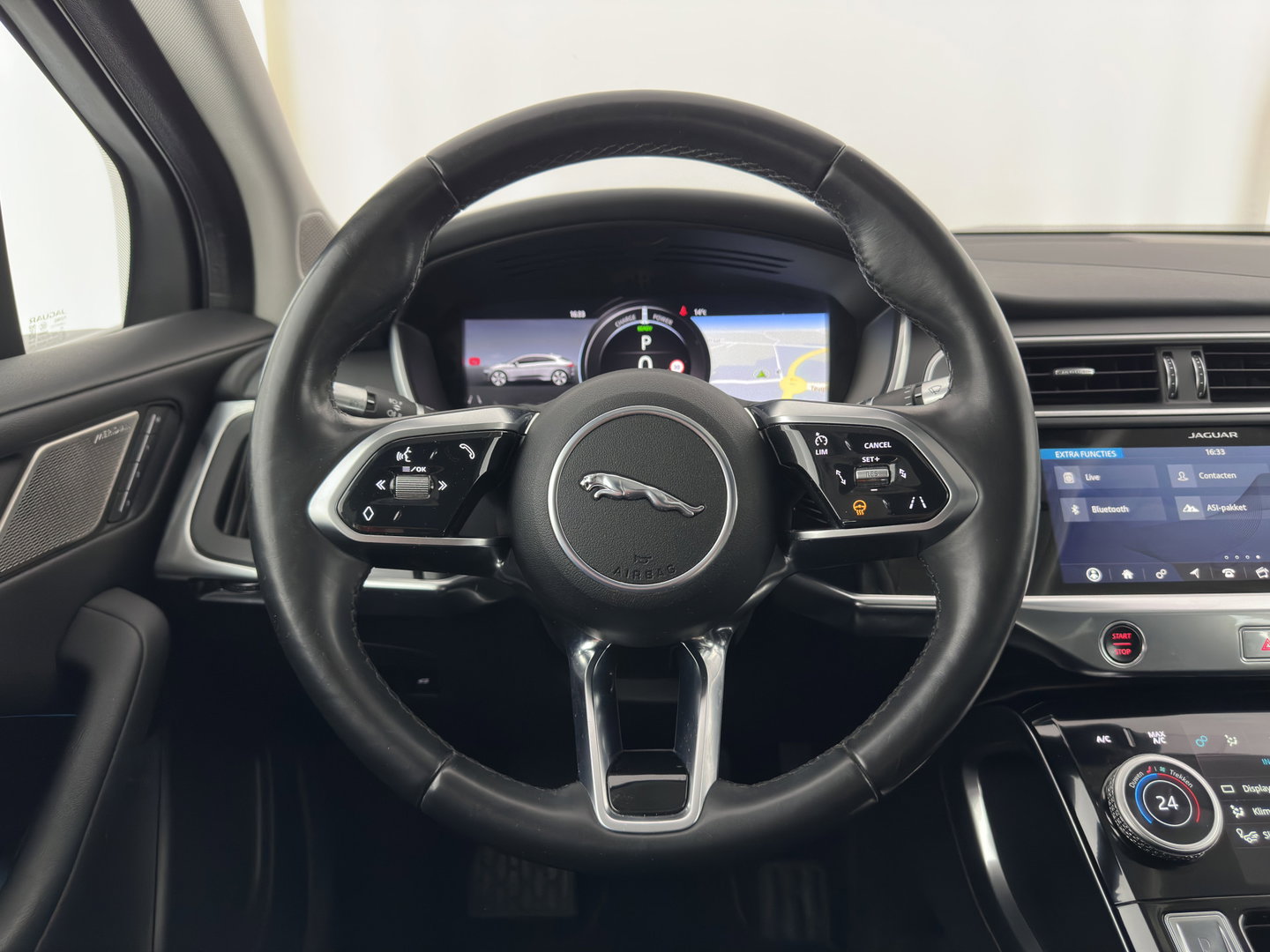 Jaguar I-PACE EV400 Business Edition SE 90 kWh Aut. *PANO | LEATHER | FULL-LED | HEATED-SPORTSEATS | MEMORY-PACK | BLIND-SPOT | MERIDIAN-SOUND | DIGI-COCKPIT | PRIVACY-GLASS | AMBIENT-LIGHT | CAMERA | KEYLESS | 20''ALU*