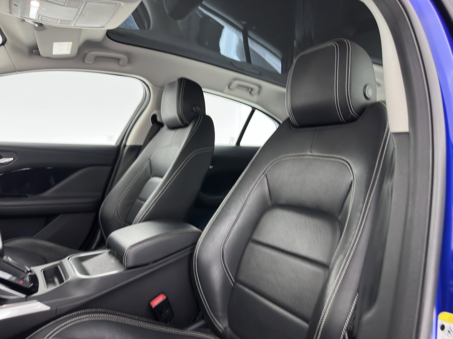 Jaguar I-PACE EV400 Business Edition SE 90 kWh Aut. *PANO | LEATHER | FULL-LED | HEATED-SPORTSEATS | MEMORY-PACK | BLIND-SPOT | MERIDIAN-SOUND | DIGI-COCKPIT | PRIVACY-GLASS | AMBIENT-LIGHT | CAMERA | KEYLESS | 20''ALU*