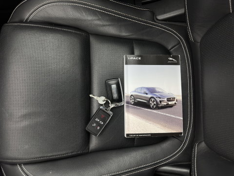 Jaguar I-PACE EV400 Business Edition SE 90 kWh Aut. *PANO | LEATHER | FULL-LED | HEATED-SPORTSEATS | MEMORY-PACK | BLIND-SPOT | MERIDIAN-SOUND | DIGI-COCKPIT | PRIVACY-GLASS | AMBIENT-LIGHT | CAMERA | KEYLESS | 20''ALU*