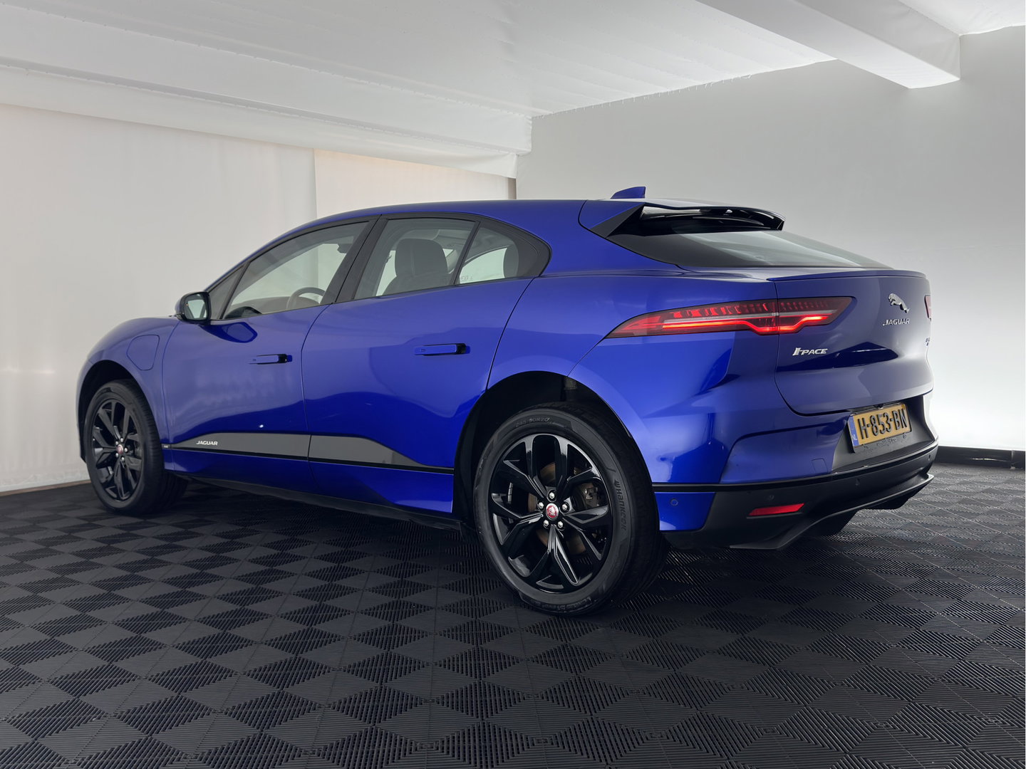 Jaguar I-PACE EV400 Business Edition SE 90 kWh Aut. *PANO | LEATHER | FULL-LED | HEATED-SPORTSEATS | MEMORY-PACK | BLIND-SPOT | MERIDIAN-SOUND | DIGI-COCKPIT | PRIVACY-GLASS | AMBIENT-LIGHT | CAMERA | KEYLESS | 20''ALU*