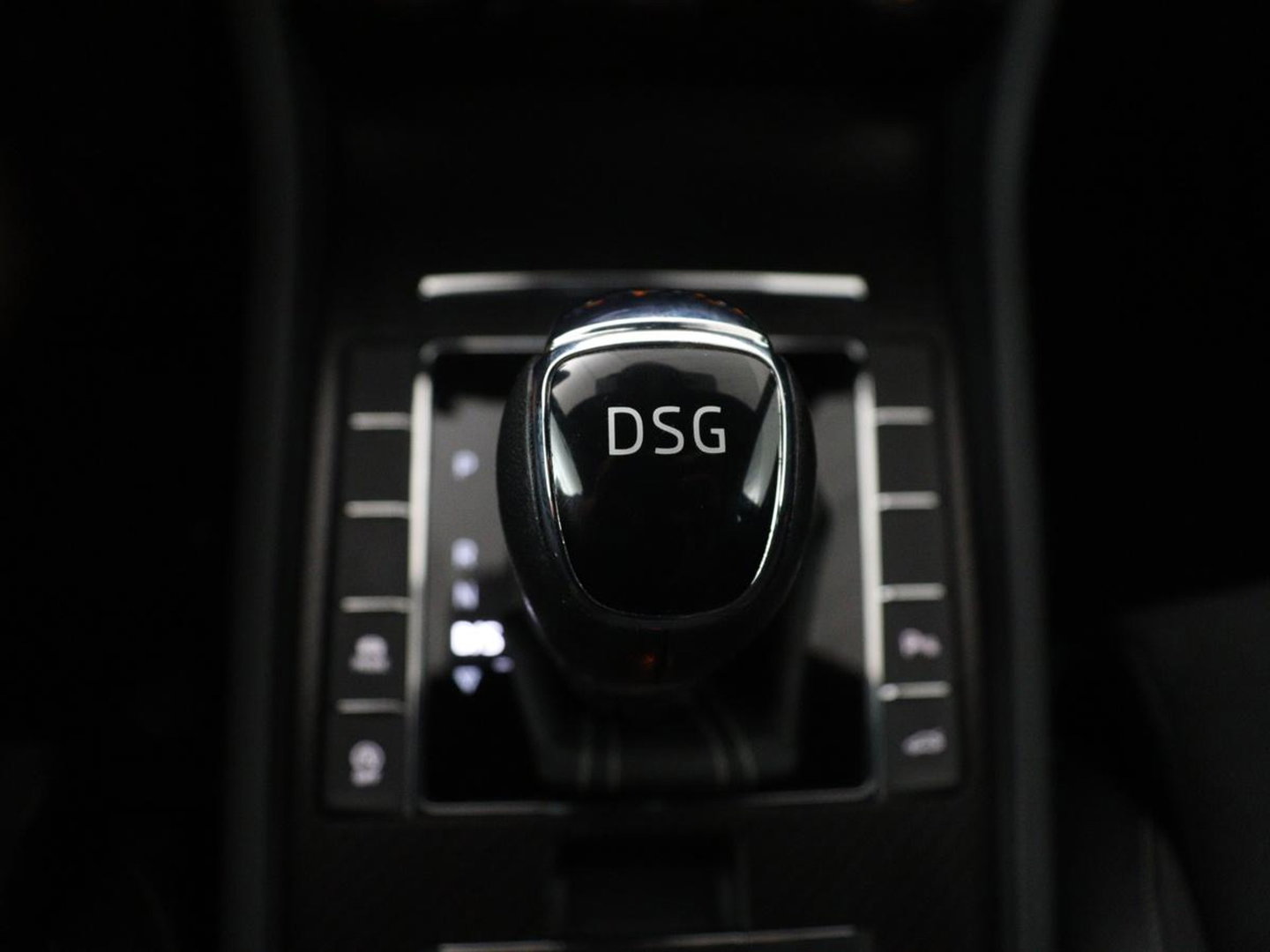Škoda Superb Combi 1.5 TSI ACT Sportline Business | Leder/alcantara | Memory | Stoelverwarming | Virtueel dashboard | Park assist | Carplay | Navigatie | Climate control | Sfeerverlichting | Elektrische achterklep