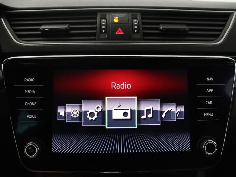 Škoda Superb Combi 1.5 TSI ACT Sportline Business | Leder/alcantara | Memory | Stoelverwarming | Virtueel dashboard | Park assist | Carplay | Navigatie | Climate control | Sfeerverlichting | Elektrische achterklep