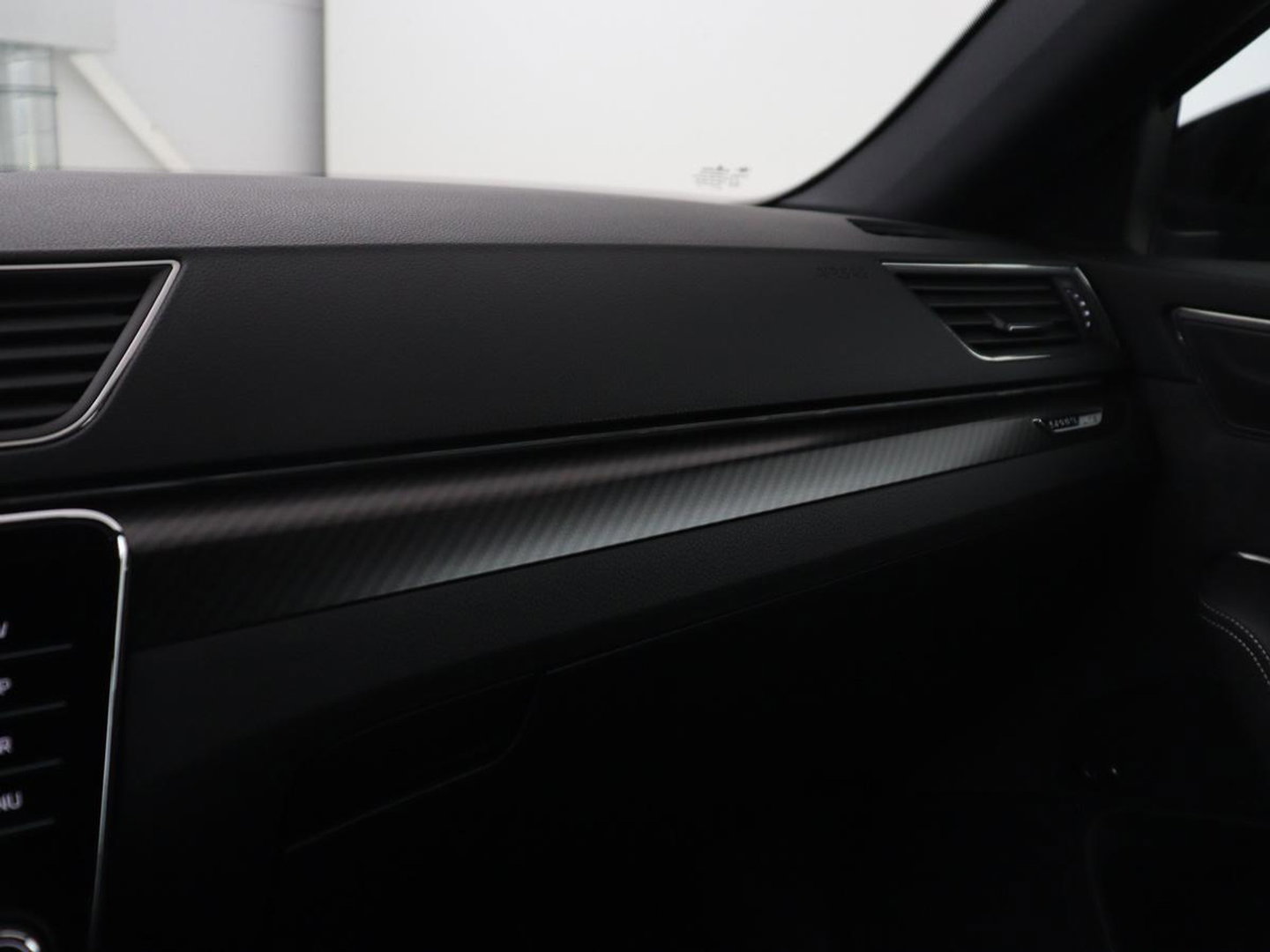 Škoda Superb Combi 1.5 TSI ACT Sportline Business | Leder/alcantara | Memory | Stoelverwarming | Virtueel dashboard | Park assist | Carplay | Navigatie | Climate control | Sfeerverlichting | Elektrische achterklep