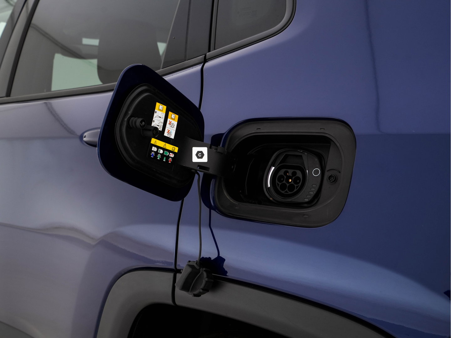 Jeep Compass 4xe 190 PHEV Limited Lease Edition (Plug-In) {SoH-87%} (INCL-BTW) *LEATHER-FABRIC | FULL-LED | ADAPTIVE-CRUISE | CAMERA | CARPLAY | BLIND-SPOT | KEYLESS | DAB+ | DIGI-COCKPIT | PRIVACY-GLASS | HEATED-COMFORTSEATS | TOWBAR | 19''ALU*
