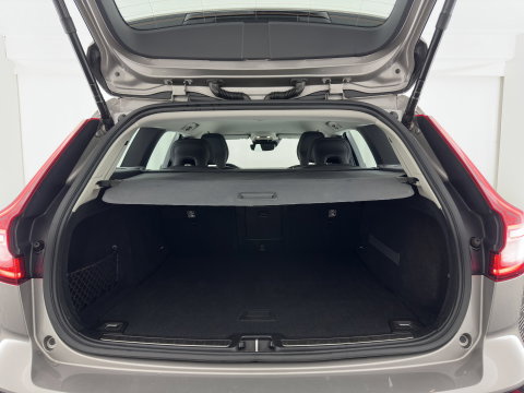 Volvo V60 2.0 D4 Momentum Pro (INCL.BTW) Aut. *LEATHER | FULL-LED | HEATED-COMFORTSEATS | DIGI-COCKPIT | CARPLAY | NAVI-FULLMAP | ECC | PDC | CRUISE | 17''ALU | TOWBAR*