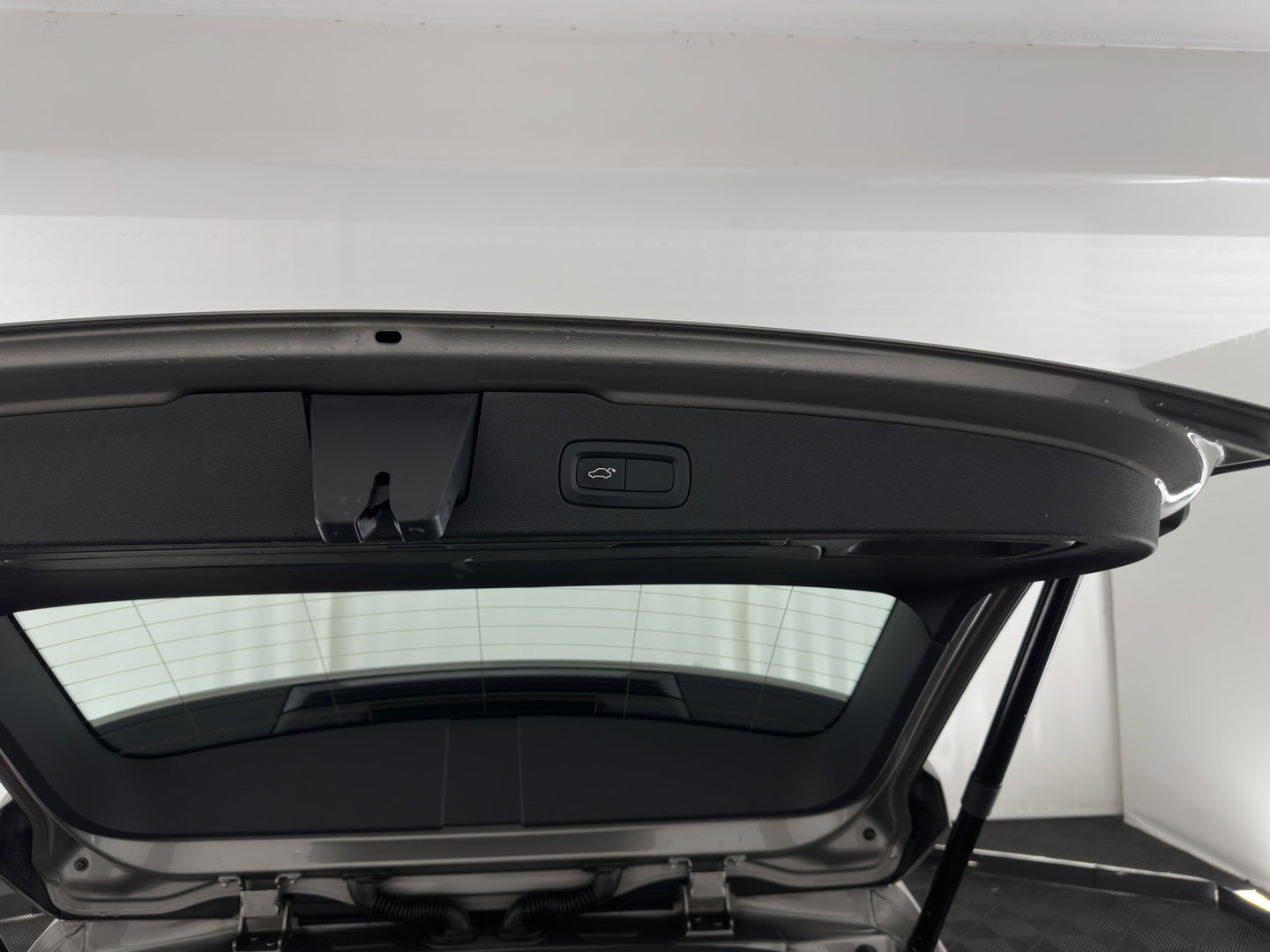 Volvo V60 2.0 D4 Momentum Pro (INCL.BTW) Aut. *LEATHER | FULL-LED | HEATED-COMFORTSEATS | DIGI-COCKPIT | CARPLAY | NAVI-FULLMAP | ECC | PDC | CRUISE | 17''ALU | TOWBAR*