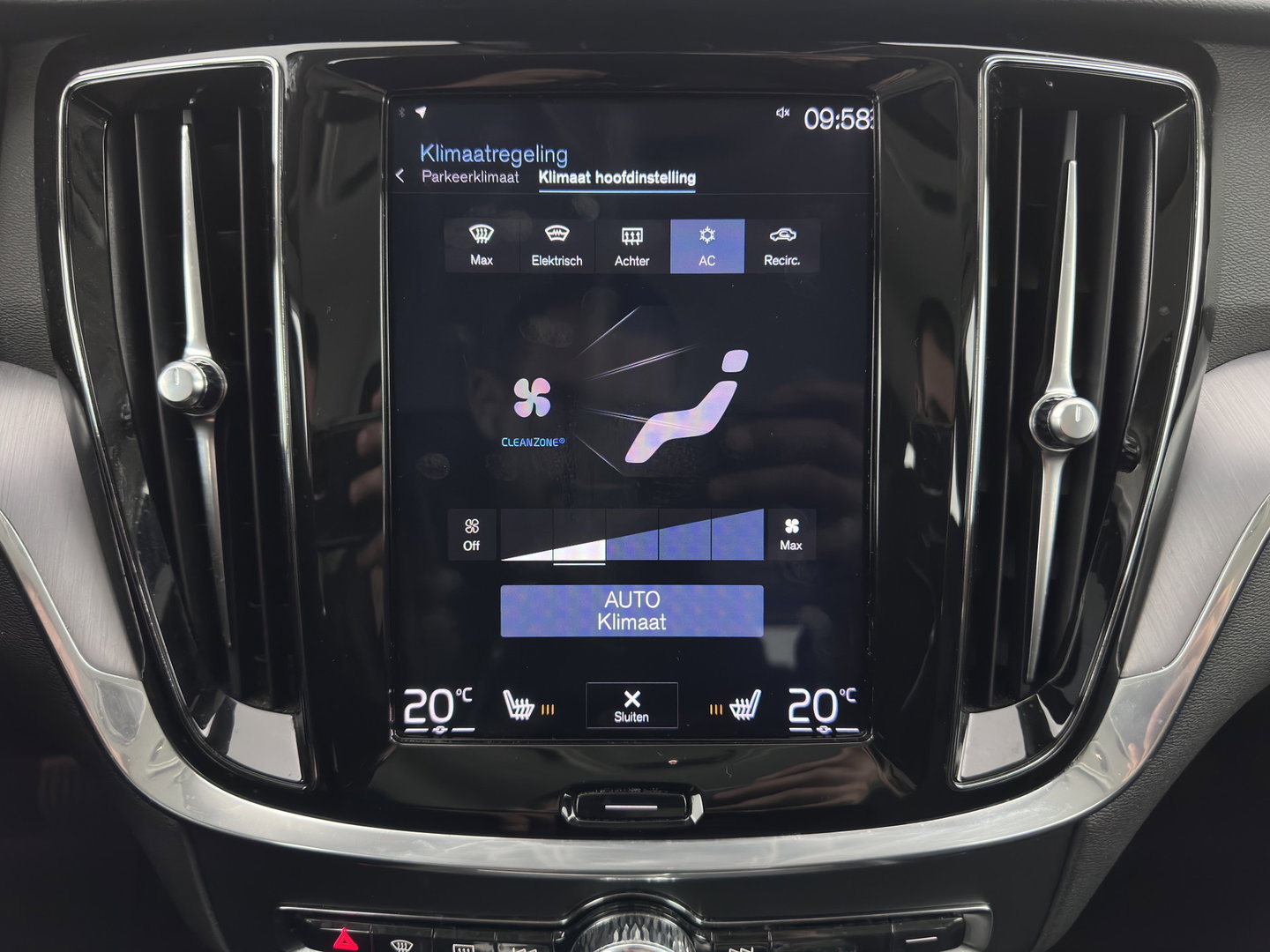 Volvo V60 2.0 D4 Momentum Pro (INCL.BTW) Aut. *LEATHER | FULL-LED | HEATED-COMFORTSEATS | DIGI-COCKPIT | CARPLAY | NAVI-FULLMAP | ECC | PDC | CRUISE | 17''ALU | TOWBAR*