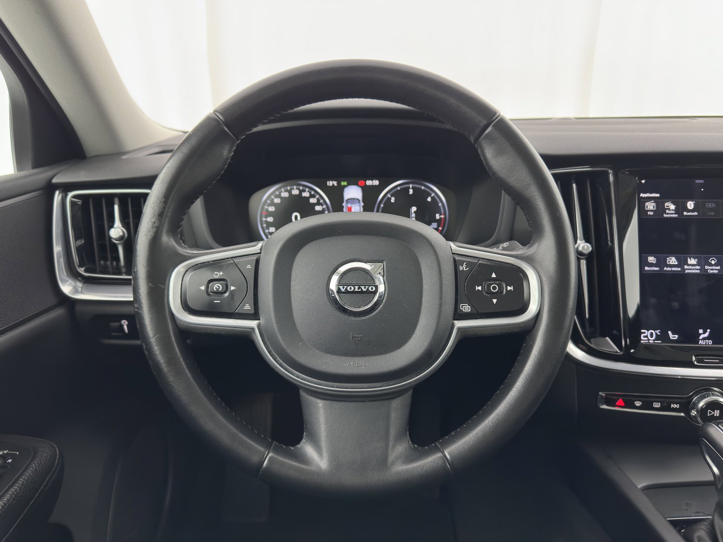 Volvo V60 2.0 D4 Momentum Pro (INCL.BTW) Aut. *LEATHER | FULL-LED | HEATED-COMFORTSEATS | DIGI-COCKPIT | CARPLAY | NAVI-FULLMAP | ECC | PDC | CRUISE | 17''ALU | TOWBAR*