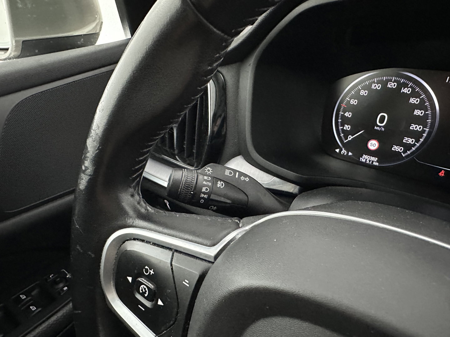 Volvo V60 2.0 D4 Momentum Pro (INCL.BTW) Aut. *LEATHER | FULL-LED | HEATED-COMFORTSEATS | DIGI-COCKPIT | CARPLAY | NAVI-FULLMAP | ECC | PDC | CRUISE | 17''ALU | TOWBAR*