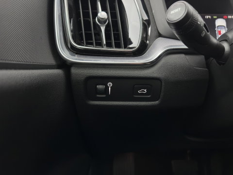 Volvo V60 2.0 D4 Momentum Pro (INCL.BTW) Aut. *LEATHER | FULL-LED | HEATED-COMFORTSEATS | DIGI-COCKPIT | CARPLAY | NAVI-FULLMAP | ECC | PDC | CRUISE | 17''ALU | TOWBAR*