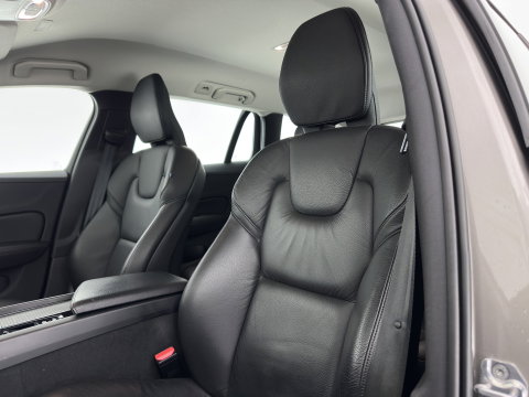 Volvo V60 2.0 D4 Momentum Pro (INCL.BTW) Aut. *LEATHER | FULL-LED | HEATED-COMFORTSEATS | DIGI-COCKPIT | CARPLAY | NAVI-FULLMAP | ECC | PDC | CRUISE | 17''ALU | TOWBAR*
