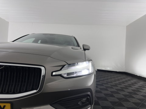 Volvo V60 2.0 D4 Momentum Pro (INCL.BTW) Aut. *LEATHER | FULL-LED | HEATED-COMFORTSEATS | DIGI-COCKPIT | CARPLAY | NAVI-FULLMAP | ECC | PDC | CRUISE | 17''ALU | TOWBAR*