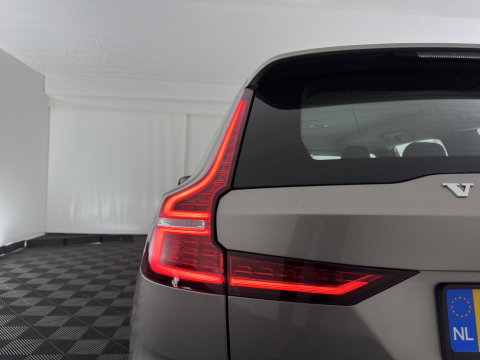 Volvo V60 2.0 D4 Momentum Pro (INCL.BTW) Aut. *LEATHER | FULL-LED | HEATED-COMFORTSEATS | DIGI-COCKPIT | CARPLAY | NAVI-FULLMAP | ECC | PDC | CRUISE | 17''ALU | TOWBAR*