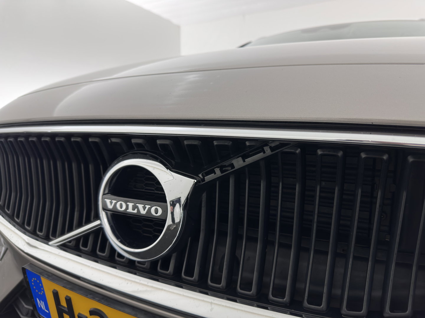 Volvo V60 2.0 D4 Momentum Pro (INCL.BTW) Aut. *LEATHER | FULL-LED | HEATED-COMFORTSEATS | DIGI-COCKPIT | CARPLAY | NAVI-FULLMAP | ECC | PDC | CRUISE | 17''ALU | TOWBAR*